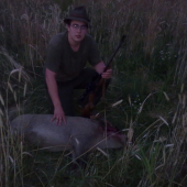 kamarát s úlovkom.