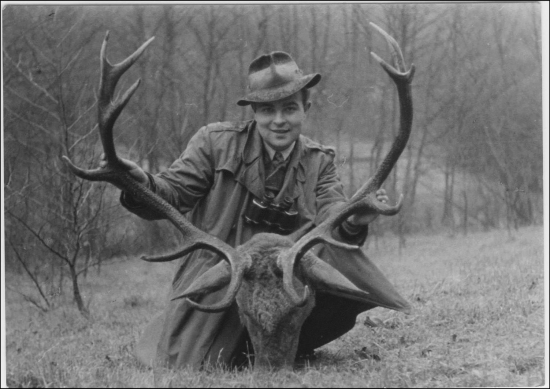 Lovec a jeho trofej.../otec/