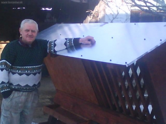 Krmelec pre srnčiu zver