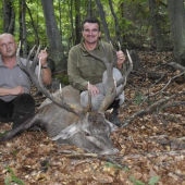 vľavo lovec, vpravo doprovod, 200,70