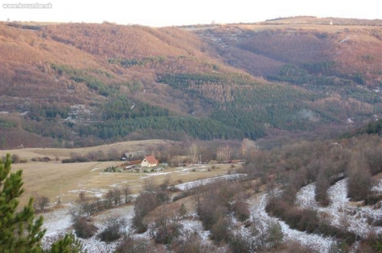 a z druhej strany