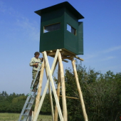 Nový plastový posed