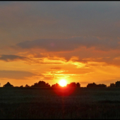 západ nad strniskom ...
