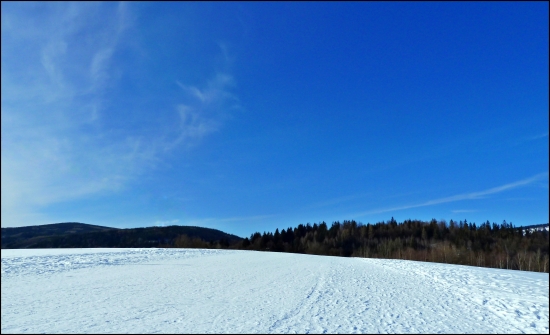 krásne modrá obloha ...