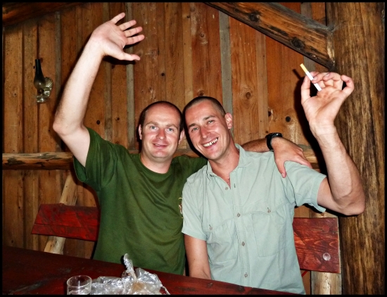 Správni Slováci - ruka nad hlavou, noha v guľáši a ...