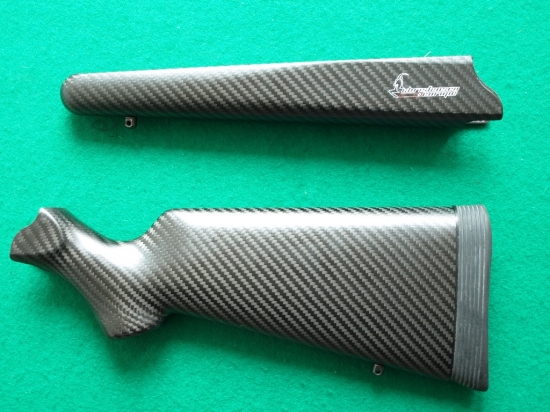 R8 pažba Carbon, Christensen