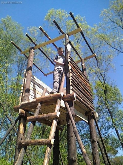 Stavba kandidátskeho posedu