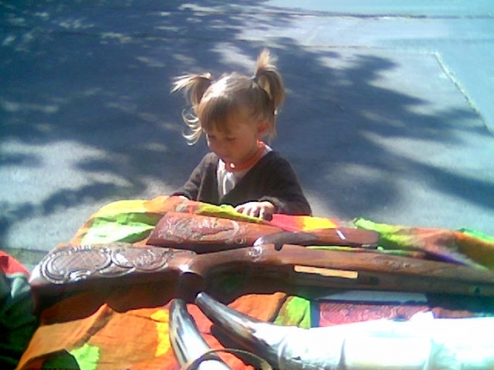 Predajný stánok- rezbárske práce -pažby a rohy