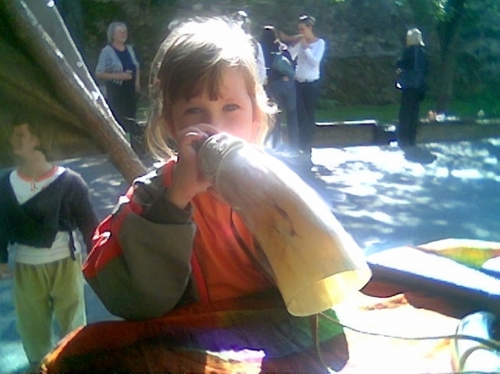 Predajný stánok- rezbárske práce -pažbya rohy