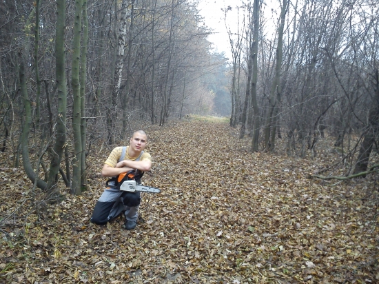 aby sa dalo k policku s traktorom dostat