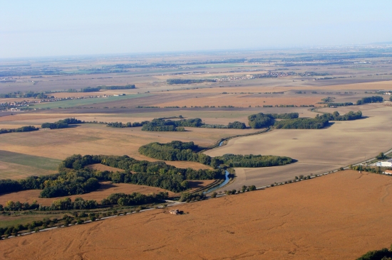 v pozadí Malé Karpaty