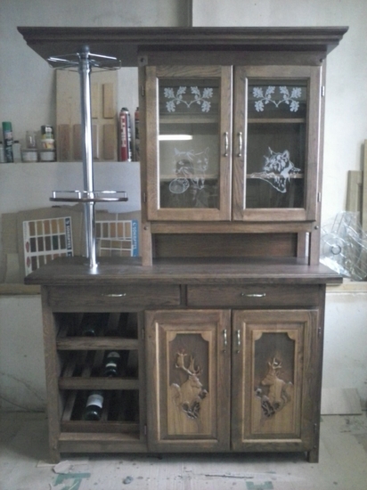 sekretár z dubového masívu.