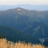 Dedinka v údolí...