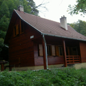 Udržiavaná chatka v peknom prostredí