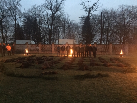 Spoločná poľovačka na diviaky, Bóly