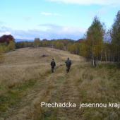 Prechadcka jesennou  krajinou.