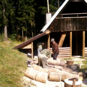 chystanie  dreva pre chatu