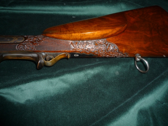 Detail prehlbenej pôvodnej rezby