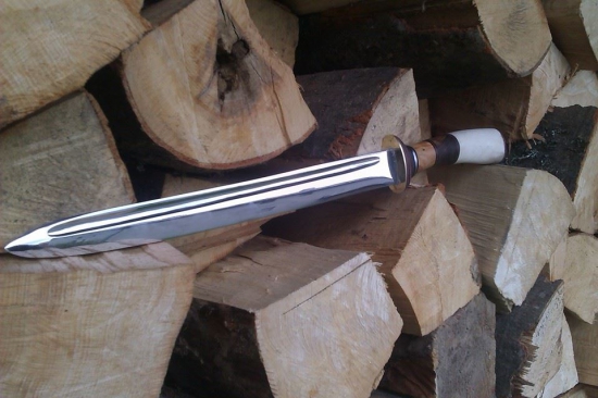 Poľovnícky tesák pripravený na odoslanie na Kyslinky.