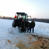 Keď to inak nejde, pomôže traktor aj bambi vak