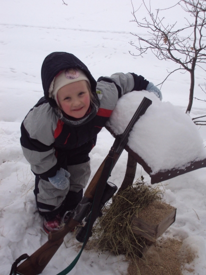 I ti nejmenší krmí