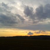 Svetlo nad záhrad.osadou
