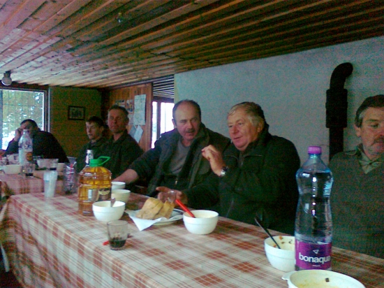 Posedenie po spol.poľovačke na chate