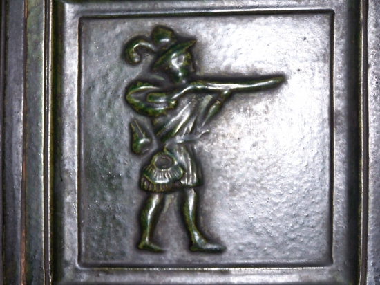 Kachlica s motívom poľovíka na Oravskom hrade