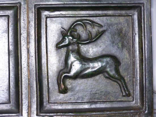 Kachlica so zvieracím motívom  z kachlí na Oravskom hrade