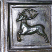 Kachlica so zvieracím motívom  z kachlí na Oravskom hrade