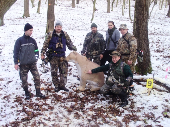 Zásah na 70 metrov druhým šípom. Síce šťastie ale pekné. Presný stred za 11 bodov, 