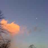 Mesiac pri západe slnka