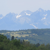 Dvorce a v pozadí Tatry