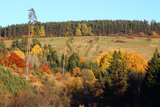 októbrová...
