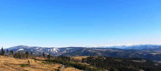 vľavo Veľká Rača a vpravo v pozadí Mala Fatra