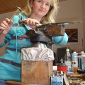 Výroba kohútkovej zlamovacej guľovnice v Suhle, Kati Mau v akcii