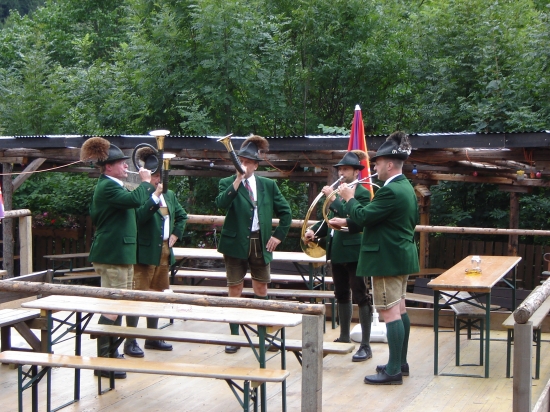 Halali, len pre mňa (to sú fešáci)