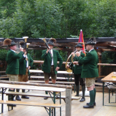 Halali, len pre mňa (to sú fešáci)