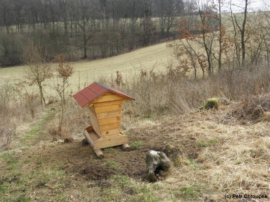 Praktické krmítko pro srnčí zvěř a slanisko.