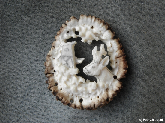 Takhle vzniká řezba do jelení růže