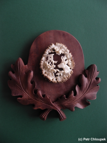 Moje práce - řezba v jelení růži (srnec a kazatelna)