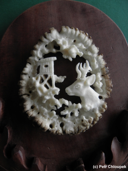 Moje práce - řezba v jelení růži (srnec a kazatelna)