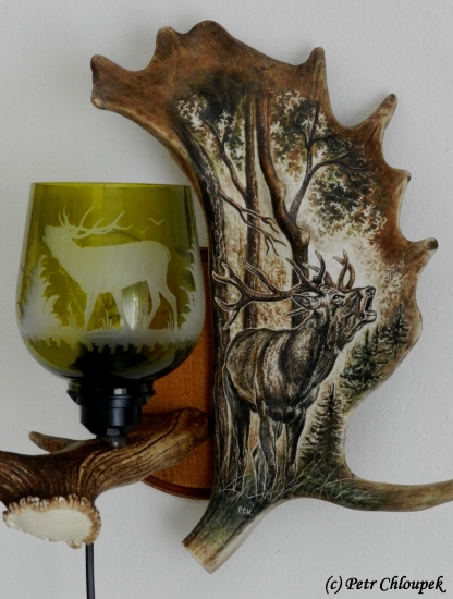 Nástěnná lampa (troubící jelen)