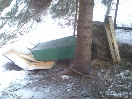 Závisť a nezhody medzi poľovníkmi - neprajníkmi.