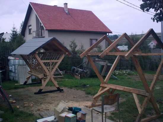 Jeden už hotový ešte druhý.