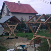 Jeden už hotový ešte druhý.