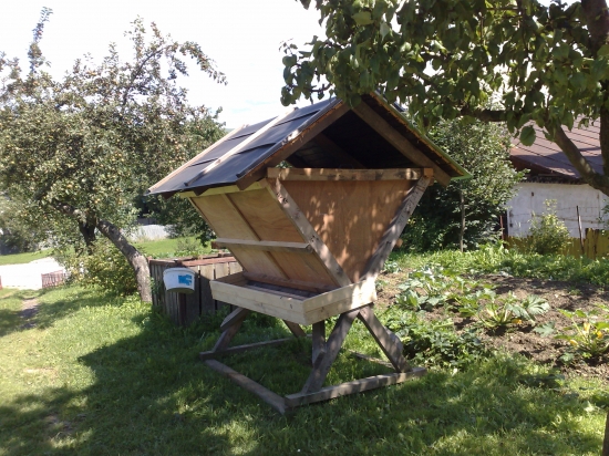 Zasobník na jadrové krmivo.