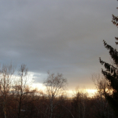 Slniečko maľuje na oblohu :)