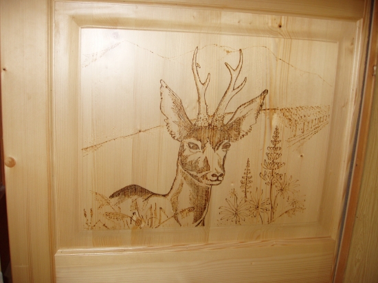 dvere s poľovníckym motívom