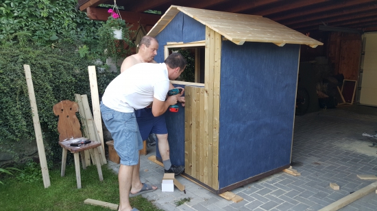 kazdy prilozil ruku k dielu